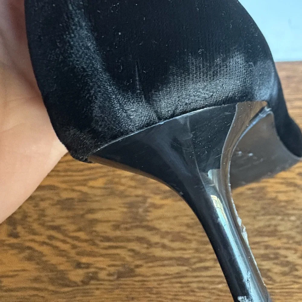 Tory Burch Black Velvet Eleanor 65‎ MM Heels Size 11 Flaw: Wear